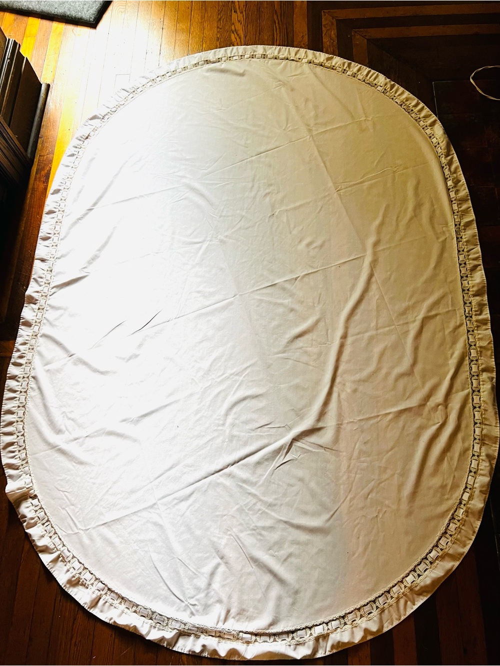 Vintage White Oval Ruffled Tablecloth with lace border 83 by 60 - Home Dining